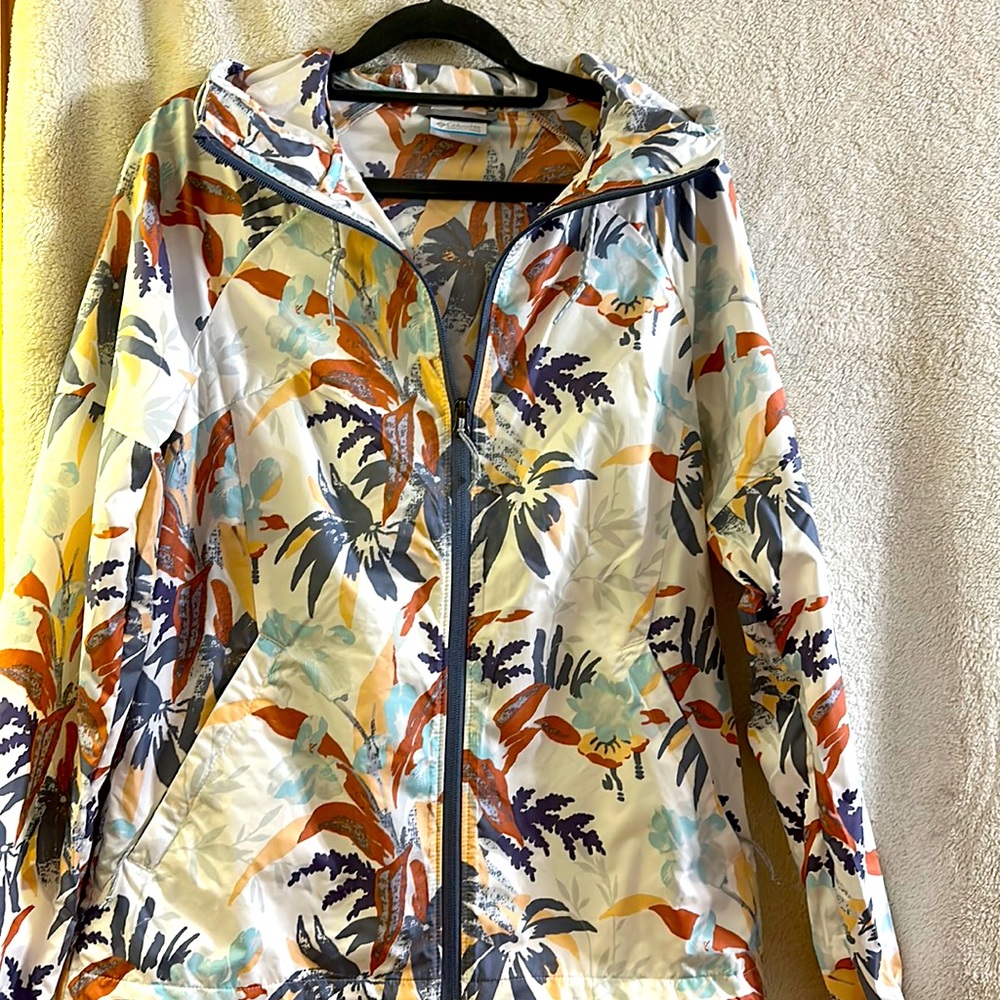 Lightweight Columbia windbreaker